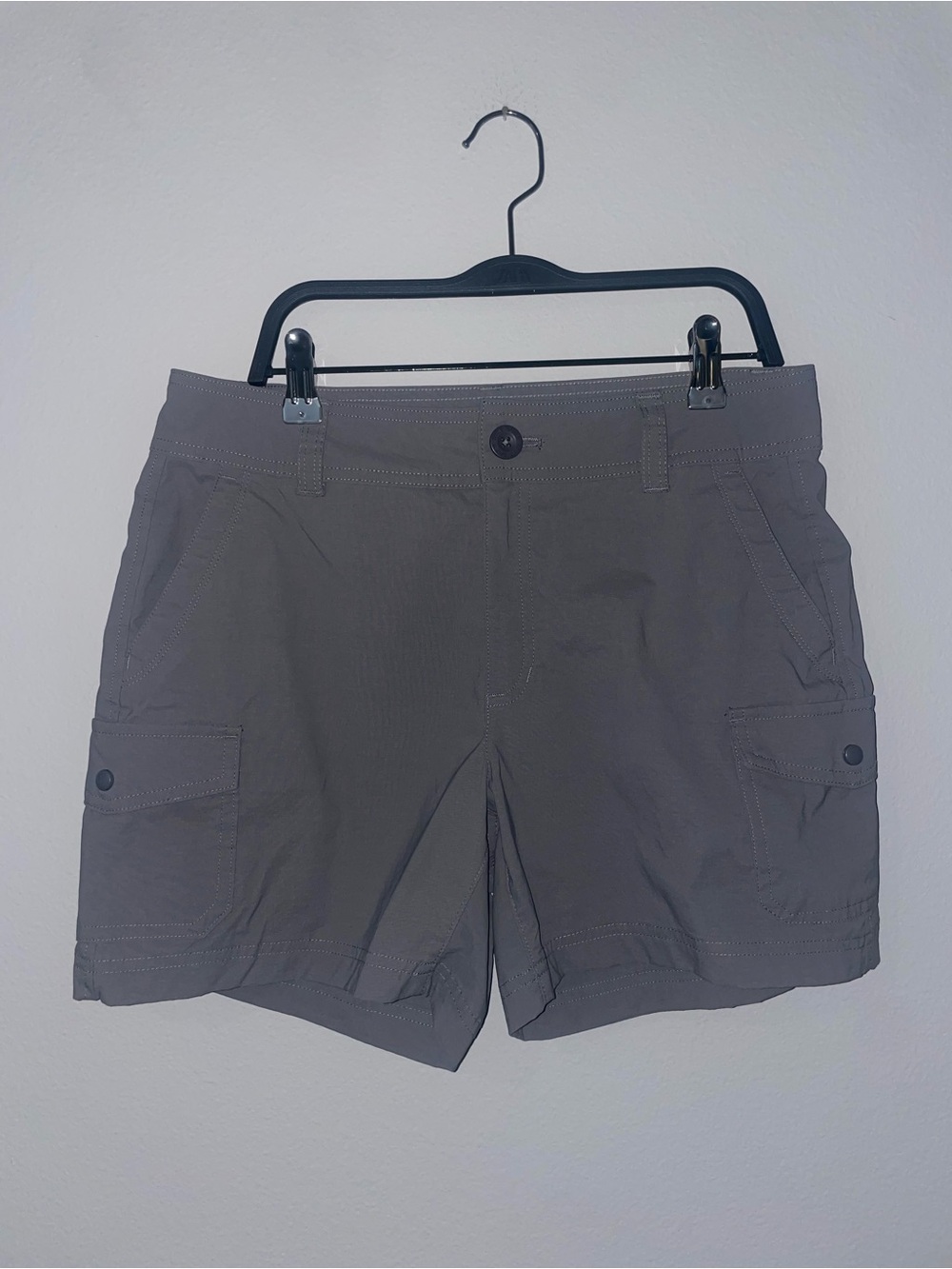 Women's SZ 4 Eddie Bauer Outdoorsy granola girl Gray Shorts